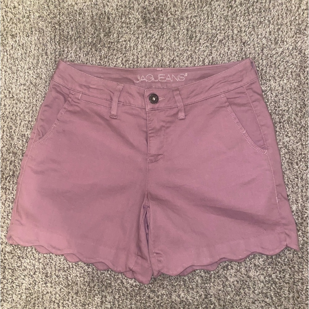 Lavender scalloped JAG jean shorts.